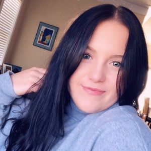 Meet your Posher, Holly